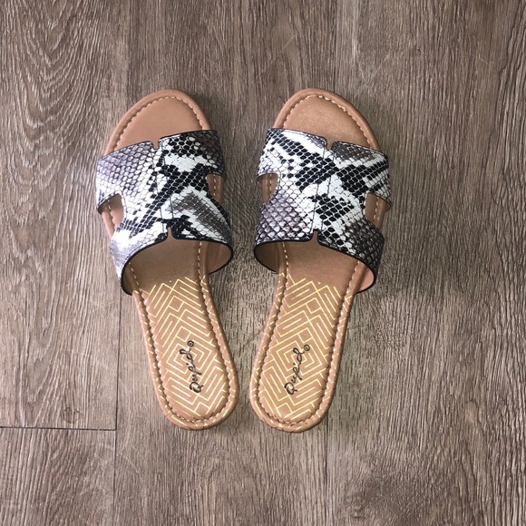 Vegan Leather Sandals - Snake Print - Picture 4 of 5